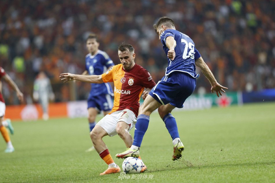 他在球队赛 他在球队赛